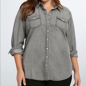 Torrid size 1 (14/16) grey denim shirt